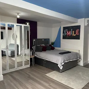 modern-studio-close-to-leeds-city-centre.yorkshirehotels.net/