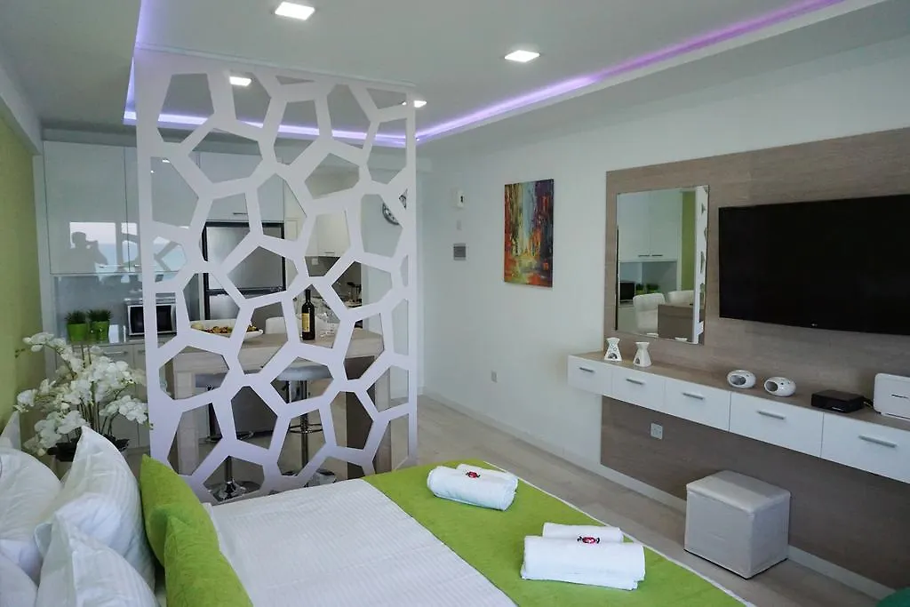 Lazuli Beachfront Apartment 405 Larnaca Cipru